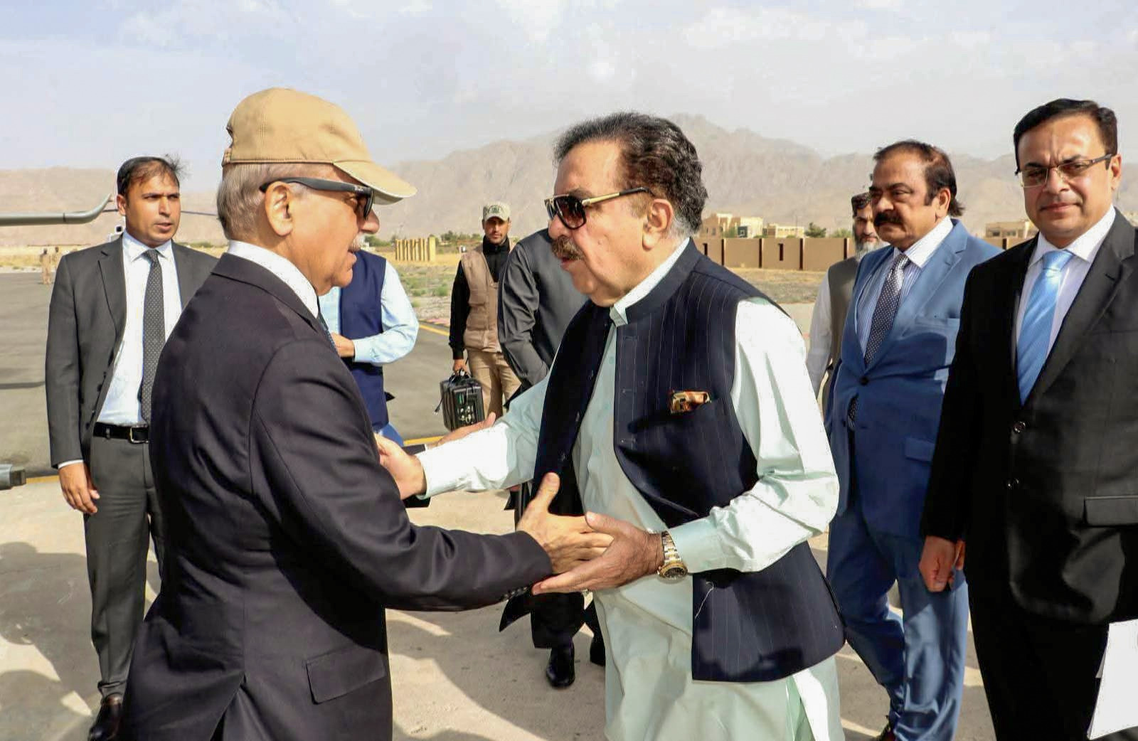 کوئٹہ میں وزیراعظم شہباز شریف کی زیر صدارت امن و امان سے متعلق اعلیٰ سطحی اجلاس