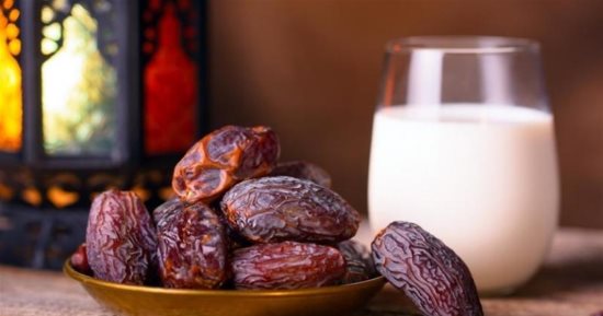 دودھ اور کھجور: صحت اور توانائی کا قدرتی امتزاج