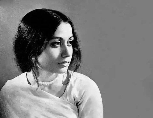 اردو ادب کی معروف شاعرہ پروین شاکر کی 31ویں برسی