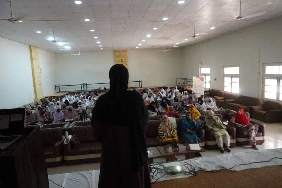 نوجوان طالبات کو قومی و بین الاقوامی اسکالرشپس کی آگاہی، محکمہ امورِ نوجوانان کا ایک روزہ تربیتی سیشن